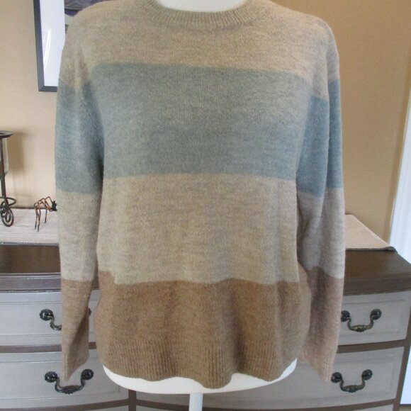 Sweater - Picture 2 of 6